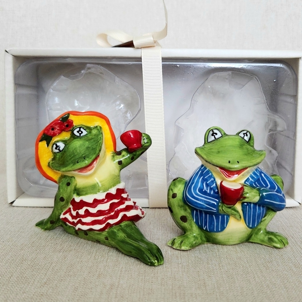 Blue Sky Green Frog Couple Salt and Pepper Shakers with Red Accents